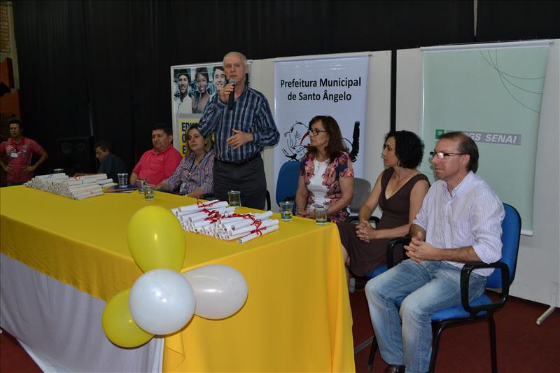 Pronatec forma mais de 400 profissionais